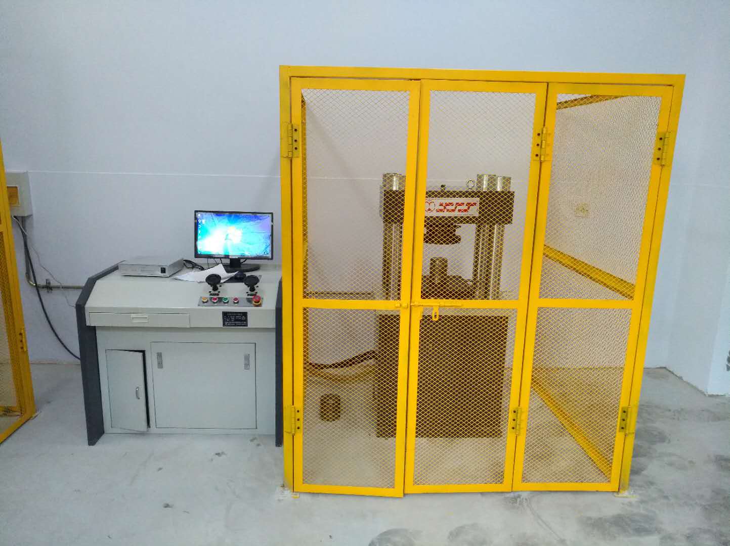 我司研發(fā)油田拉壓力表檢測(cè)儀，已交付多家油田使用。